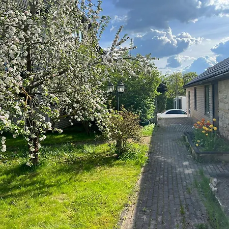 Apartment Jaama Flat Surrounded By Garden Tartu