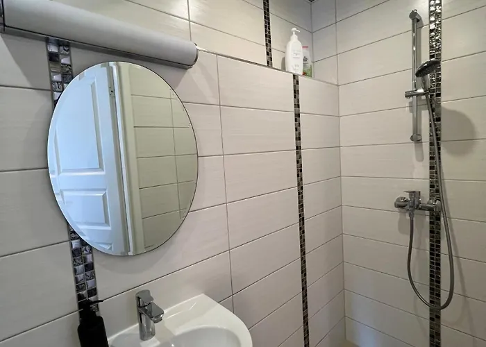 Jaama Flat Surrounded By Garden *